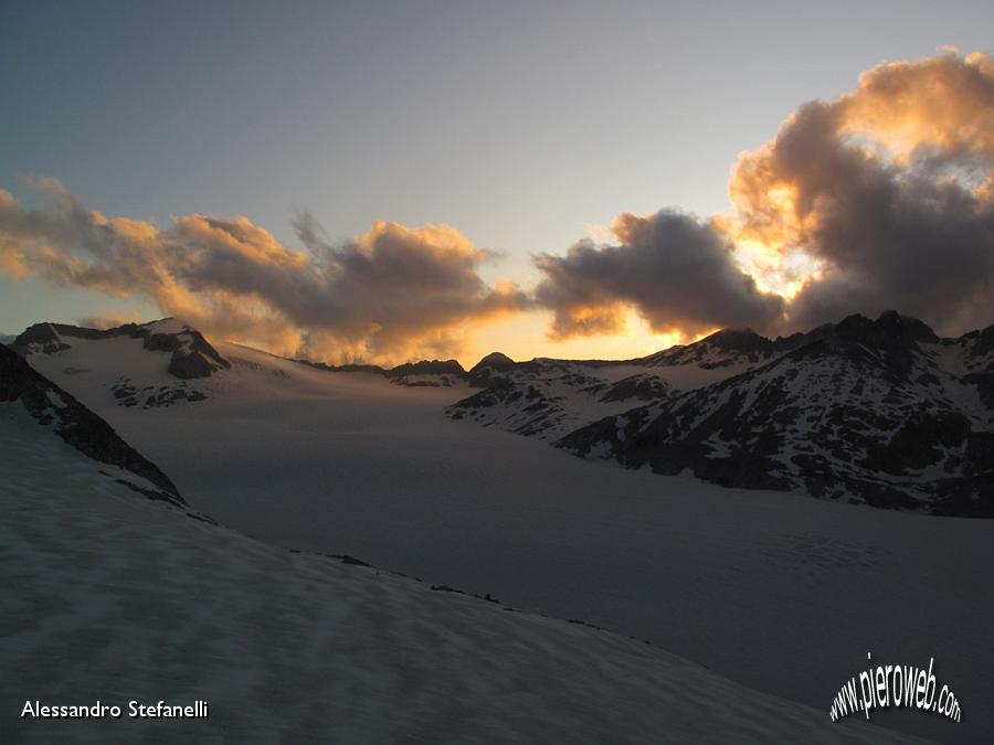 023 tramonto su Corno Bianco e p.so Brizio.JPG